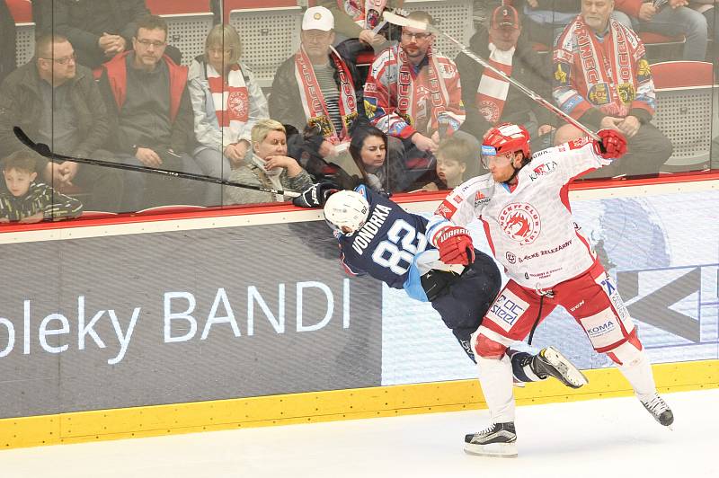 HC Oceláři Třinec - Piráti Chomutov 0:2