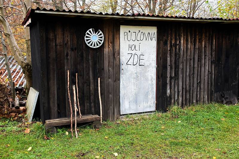 Kozlovická hora je nejvyšší z pěti vrcholů malebného pohoří mezi obcemi Palkovice, Myslík, Lhotka a Metylovice.