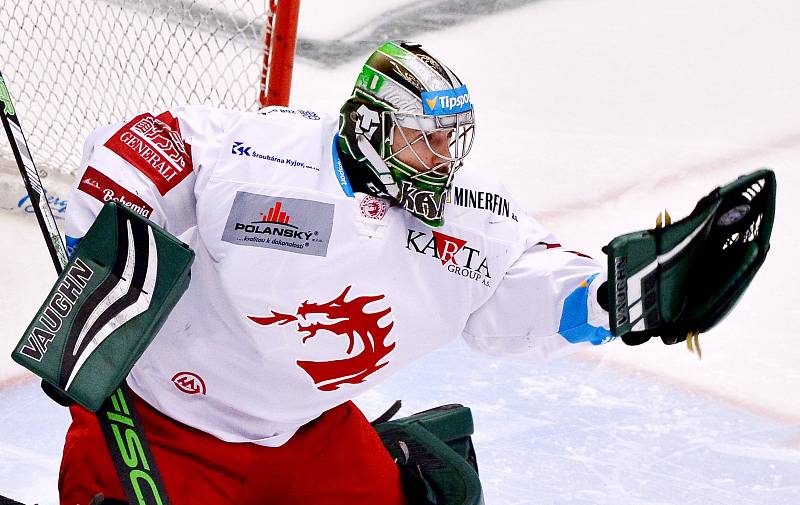 Třinec (v bílém) vs. Kometa Brno.