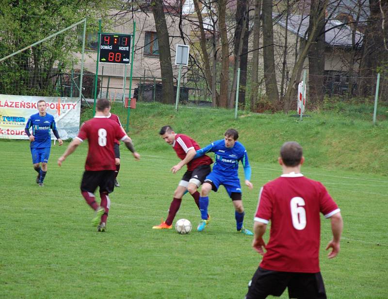 Fotbalisté Dobratic (v modrých dresech) si v domácím prostředí překvapivě snadno poradili s Hlubinou 4:1.