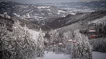 Turistická chata Severka a panorama Beskyd, 15. ledna 2021 v Dolní Lomné.