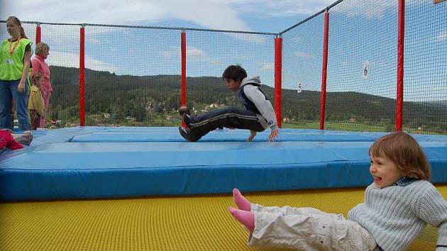 Ani o letní zábavu není ve ski areálu nouze. Naopak, na své si příjdou jak zdatní sportovci, tak i ti úplní začátečníci a malé děti.