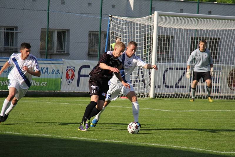 Valcíři si vyšlápli na lídra tabulky, když na domácím trávníku porazili hradecké Votroky 3:1. 