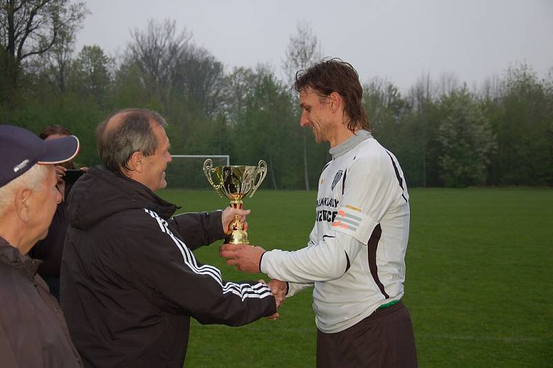 Fotbalisté Tošanovic dokázali obhájit vítězství v okresním poháru, když zvítězili i v odvetě na hřišti Dobratic 3:2 (první utkání skončilo jejich vítězstvím 3:1). 