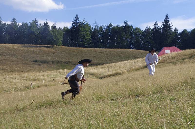 Portáši na Opálené připomínají dobu, kdy museli oblast bránit před loupežníky i pašeráky.