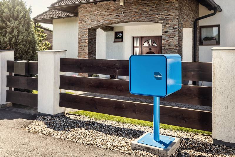 PostCube lidem nabízí alternativu k dosavadním možnostem na zásilkovém trhu. Lidem díky boxu a mobilní aplikaci slibuje úsporu času, dopravcům i úsporu pohonných hmot.