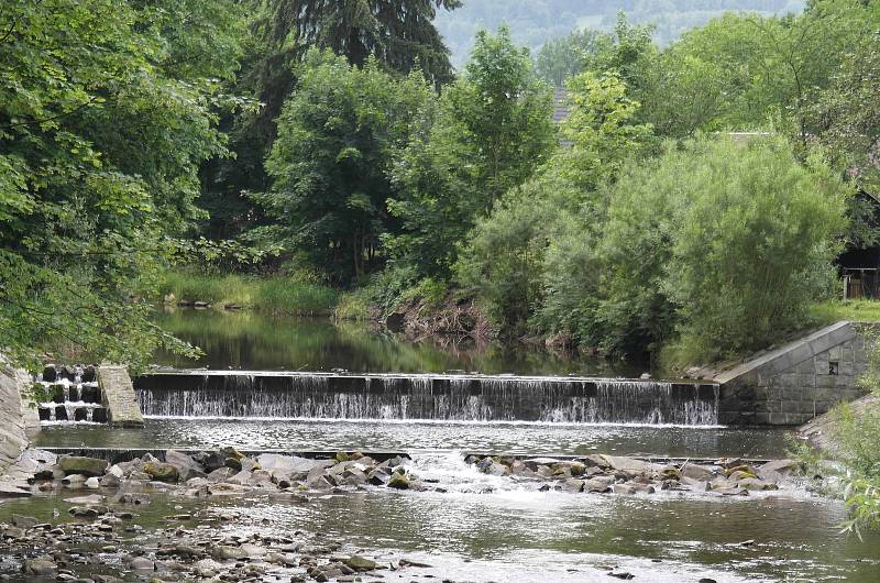 Povodí Odry opravily unikátní soustavu dvaceti kaskád na bystřině Mohelnici v Raškovicích a Krásné v Beskydech po její soutok s říčkou Morávkou, 21. 6. 2022.