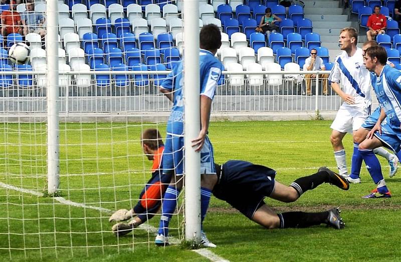 Třetiligoví fotbalisté Frýdku-Místku udolali tým Zábřehu, když rozhodující branka utkání padla v poslední minutě z pokutového kopu.