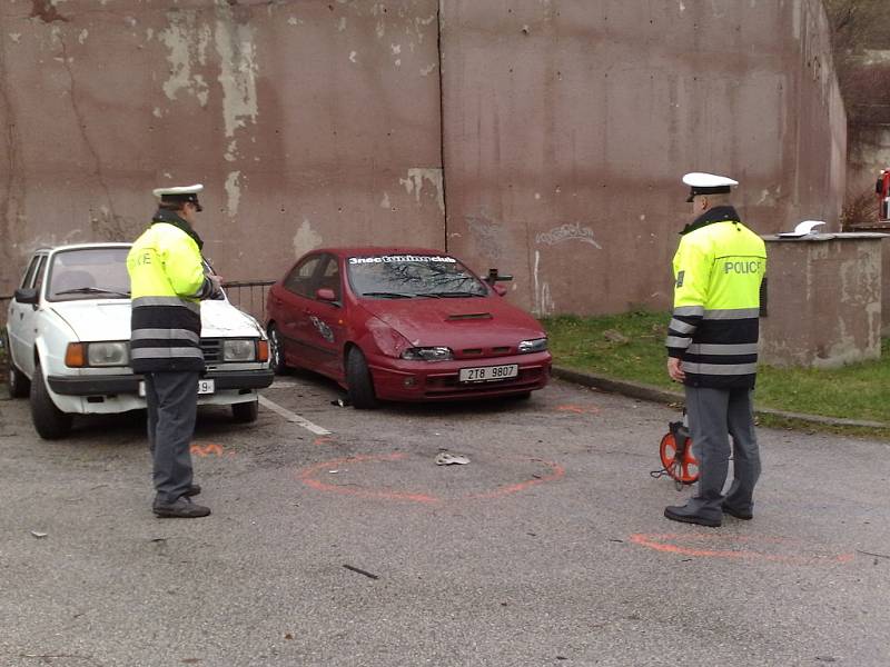 Při nehodě v třinecké části Sosna bylo poškozeno čtrnáct vozidel.