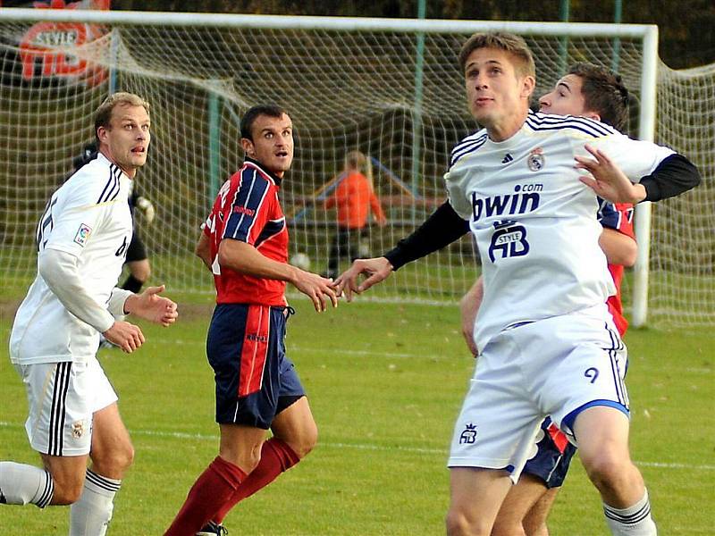 Divizní tým Lískovce deklasoval na domácím trávníku Mikulovice 4:0.