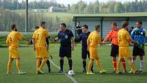 Tošanovice (ve žlutém) si překvapivě vyšláply na béčko petrovické Lokomotivy, kterou porazily vysoko 4:0. 