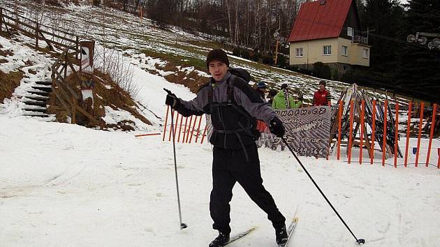 SKI areál Sviňorky na Morávce se v sobotu 8. ledna i přes deštivé počasí slušně zaplnil lyžaři.