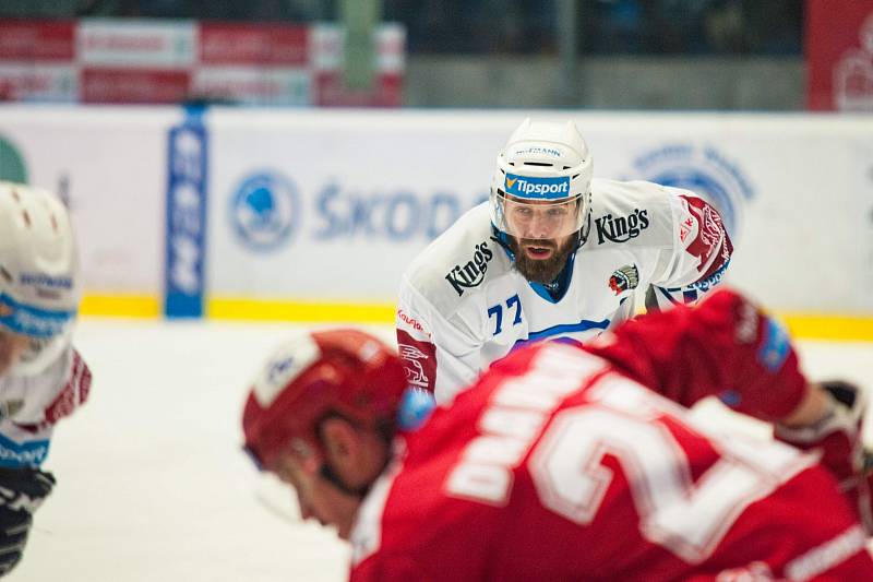 Oceláři (v červeném) prohráli v Plzni 2:5.