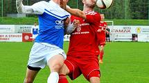 Fotbalisté Třince (v červeném) dokázali v dohrávaném utkání FNL porazit na vlastním hřišti celek Táborska 2:0. 