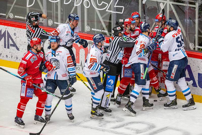 Finále play off hokejové Tipsport extraligy - 1. zápas: HC Oceláři Třinec - Bílí Tygři Liberec, 18. dubna 2021 v Třinci.