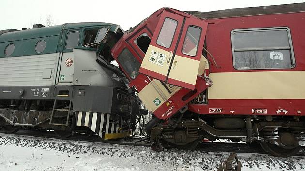 Více než dvě desítky zraněných osob si podle průběžných informací vyžádala srážka dvou osobních vlaků, ke které došlo 16.2.2009 krátce po deváté hodině ranní v Paskově na Frýdecko-Místecku.