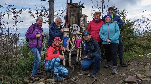 Strážci vrcholu Ondřejník - Ondra a Hanička - oslavili první rok ve výšce 964 m n. m.