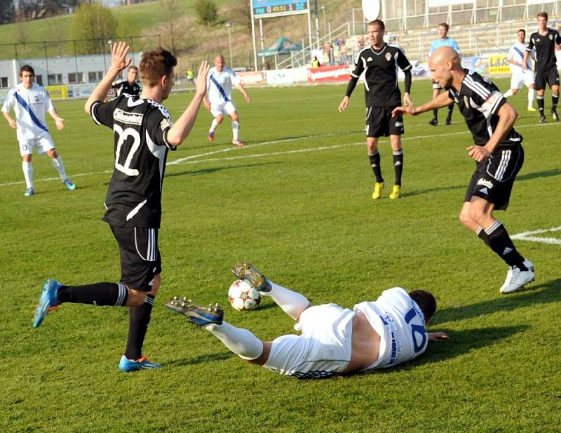 Fotbalisté Frýdku-Místku na domácím hřišti nestačili Žižkovu a podlehli mu 0:2. 