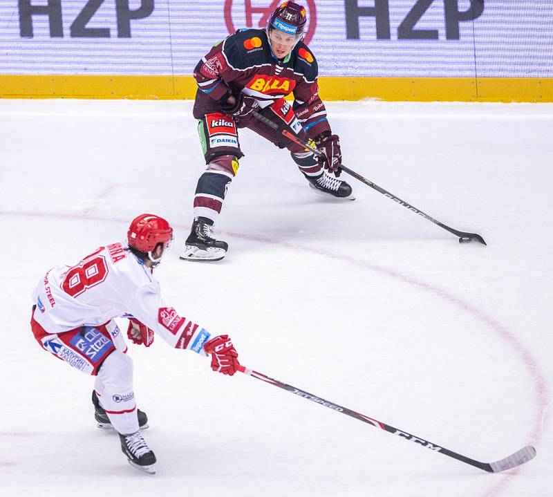 Oceláři (v bílém) vs. Sparta Praha.