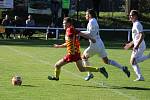 Fotbalisté divizního Frýdlantu nad Ostravicí (žluto-červené dresy) zvítězili v domácím prostředí nad karvinským B týmem 1:0.