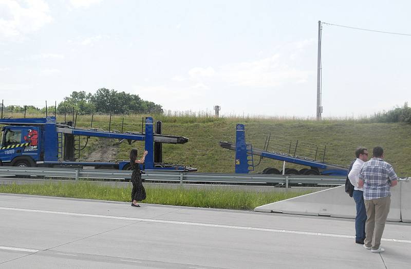 Poslední červnový den po poledni otevřeli první část dálničního obchvatu Frýdku-Místku v severojižním směru Ostrava - Beskydy, 30. 6. 2022.