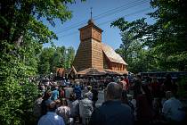 První bohoslužba v obnoveném kostele Božího těla v Třinci-Gutech přilákala davy lidí.