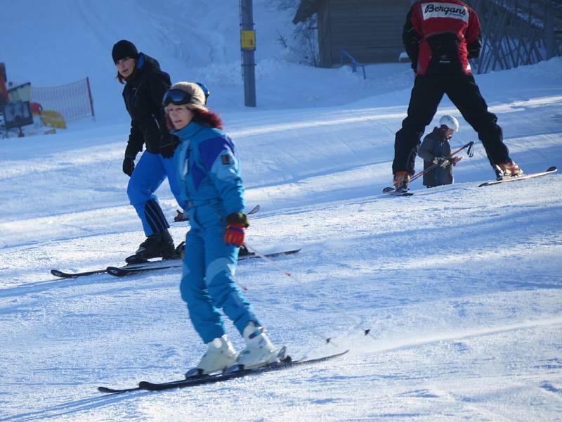 Lyžování v Mostech u Jablunkova v den svátku svatého Valentýna.