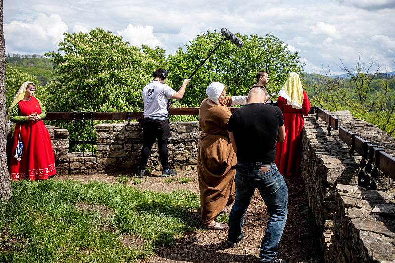 Hrad Hukvaldy a jeho okolí využili filmaři, kteří zde natáčeli historický film, 15. května 2021 Hukvaldy.