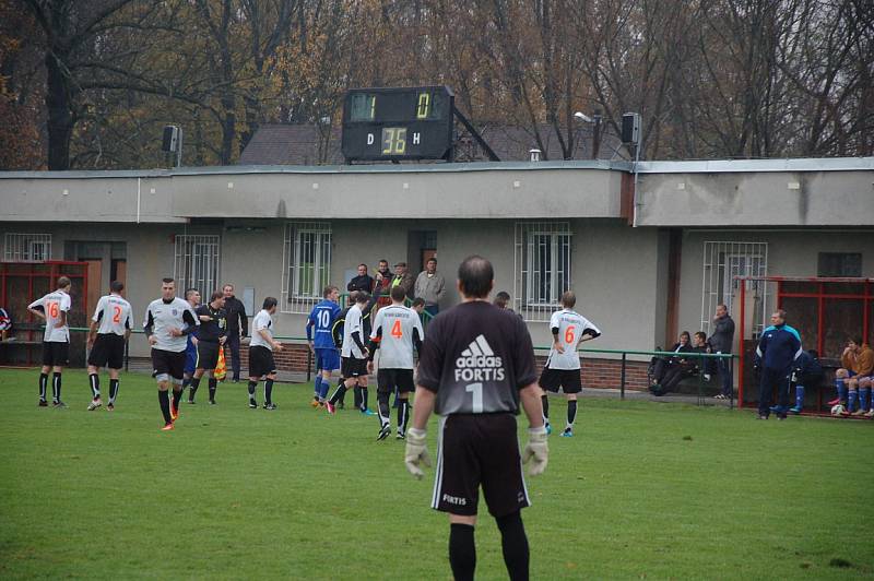 Závěr podzimu fotbalstům Dobratic nevyšel. Nováček I. A třídy prohrál na hřišti albrechtického Baníku 1:4. 