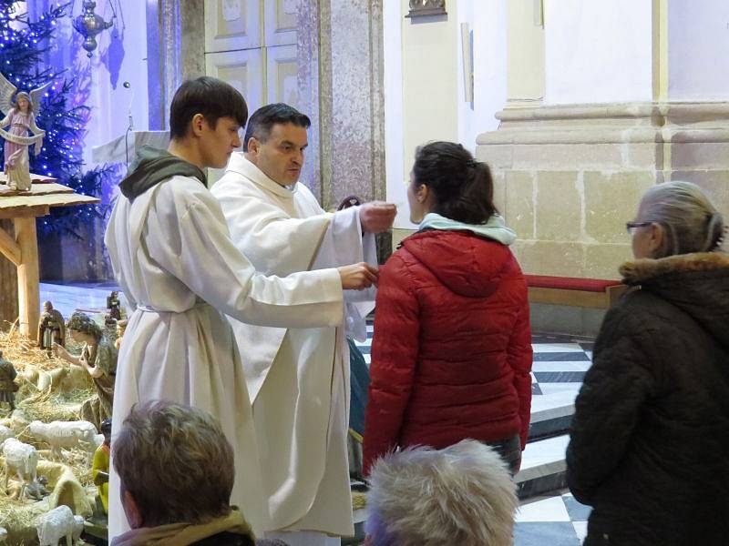 Mši svatou ve frýdecké bazilice navštívily desítky lidí.