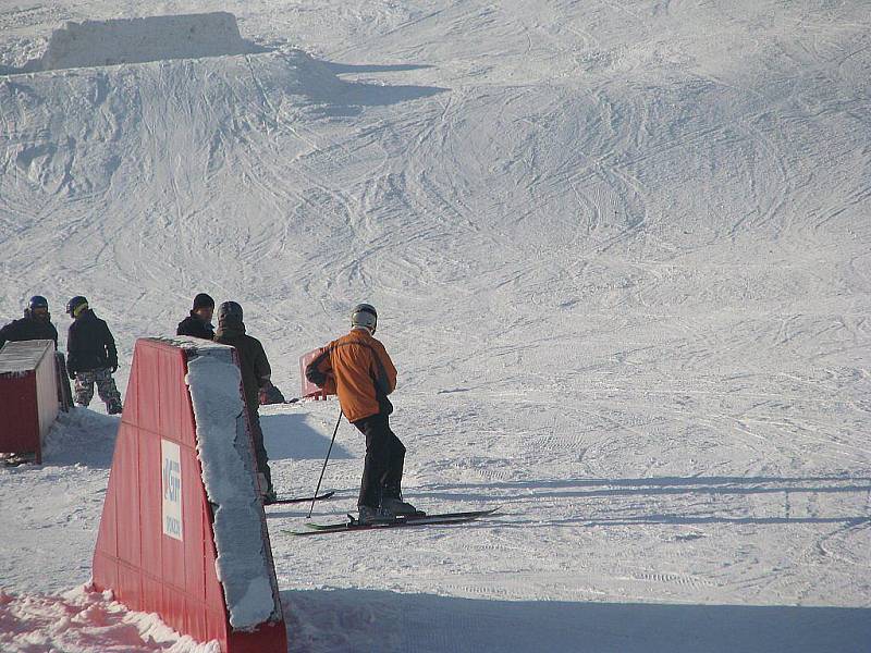 Ideální podmínky k lyžování zažili v sobotu návštěvníci areálu Opálená Pstruží.