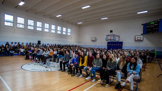 Návštěva prezidenta Petra Pavla v Moravskoslezském kraji, 28. března 2023, Frýdek-Místek. Návštěva Gymnázia Petra Bezruče a setkání se studenty.