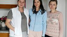 Julia už v ostravském ubytování s krajankami Ludou (zleva) a Viktorií. Březen 2022.