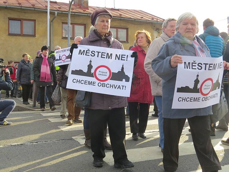 Ve Frýdku-Místku se v pátek odpoledne uskutečnila blokáda silničního průtahu, po kterém denně jezdí desetitisíce vozidel. 