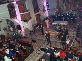 Přes čtyři stovky lidí zavítaly v pátek do kostela sv. Jana Nepomuckého v Pražmě. Důvodem byl předvánoční koncert zpěváka Martina Chodúra, který o svých hlasových kvalitách přesvědčil snad každého návštěvníka.