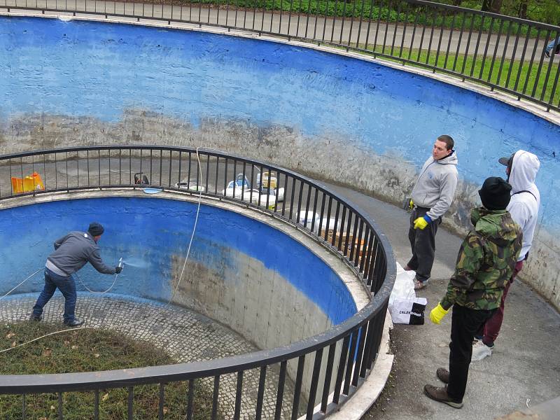 Ponuré zdi frýdecko-místeckých podchodů začínají rozzařovat tématické malby pouličních umělců, tzv. street artistů. V rámci 750. výročí založení města se ke slovu dostává akce United Colours.