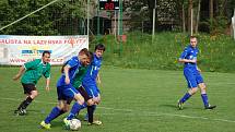 V Dobraticích se z výhry 2:1 radovali fotbalisté Starého Města (v zeleném).