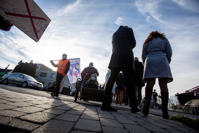 V Žabni se uskutečnila 19. listopadu 2020 protestní akce za zrušení dálničního poplatku na silnici D56 mezi Frýdkem-Místkem a Ostravou.