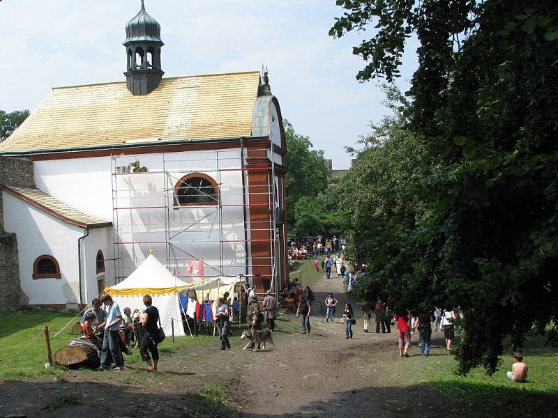 Velká historická bitva o hrad na Hukvaldech.