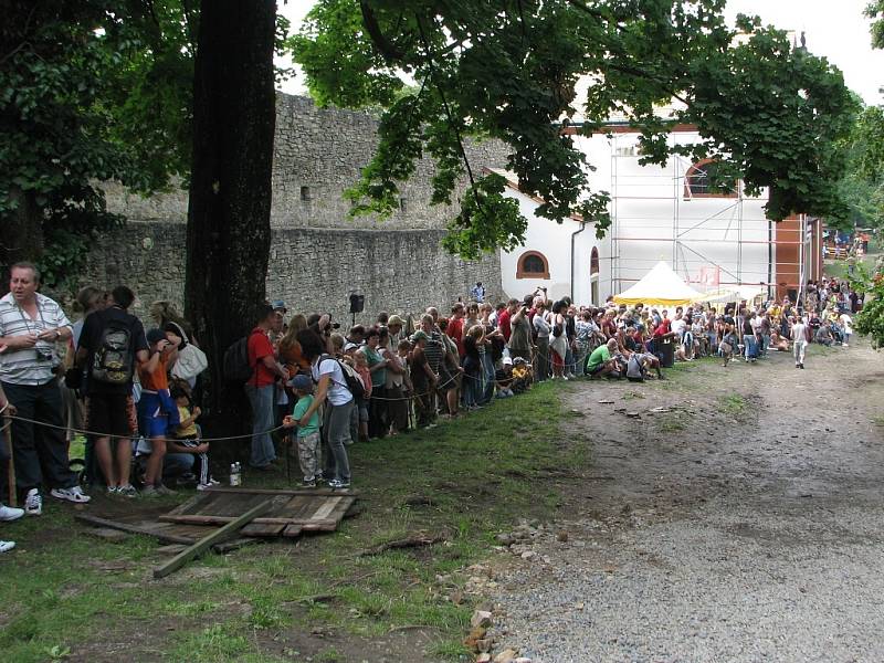 Velká historická bitva o hrad na Hukvaldech.