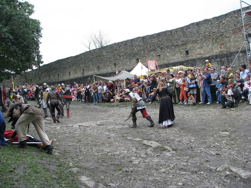 Velká historická bitva o hrad na Hukvaldech.