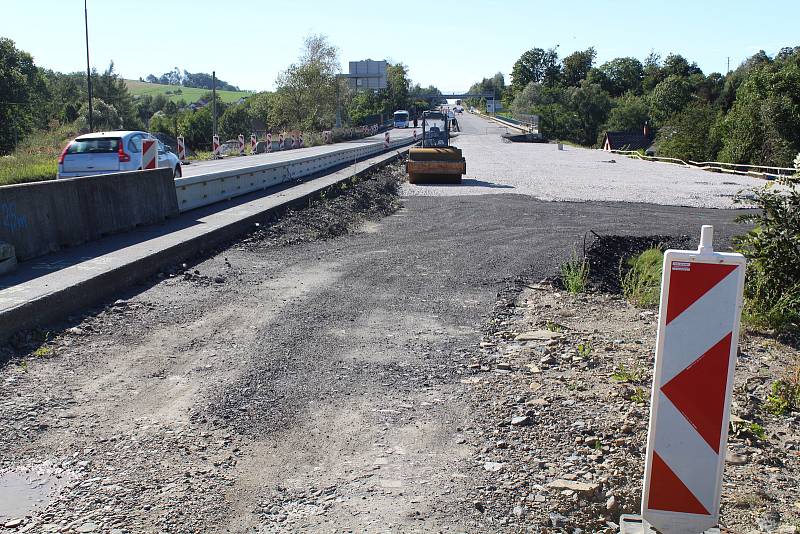 Opuštěné staveniště na D48 v Rychalticích.