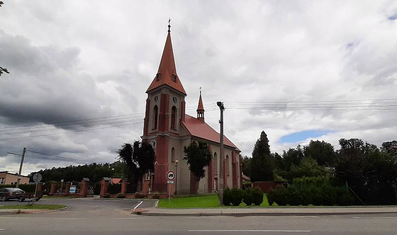 Kostel sv. Bartoloměje v Třanovicích po opravě. Srpen 2021.