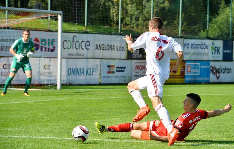 Třinečtí fotbalisté (v červeném) znovu před domácími fanoušky zaváhali, když tentokráte nestačili na exligovou Sigmu Olomouc 1:2. 