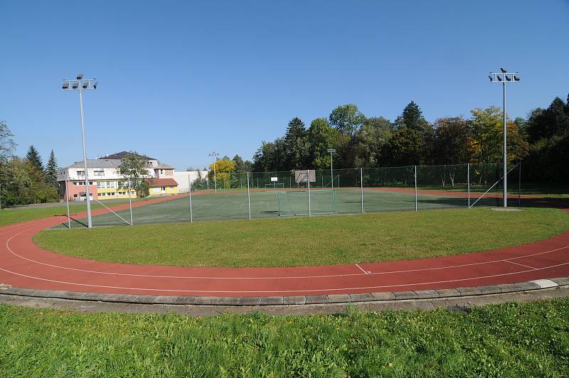 Hřiště u základní školy v Čeladné.