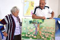 Díky návštěvě Lýdie Húšťové se synem může jablunkovské muzeu vystavovat i ručně vyráběná leporela, která za minulého režimu sloužila dětem. 