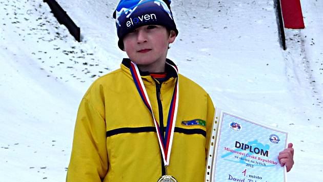 Kozlovický talent ve skocích na lyžích David Tabach