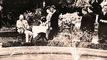 V roce 1946 navštívil naší obec druhý československý president, Dr. Edward Beneš, byl doprovázen svou chotí Hanou. Mimo představitele obce je přivítaly kyticí a básničkou také dvě malé holčičky – Karlička Šubrtová a Darja Zámarská.