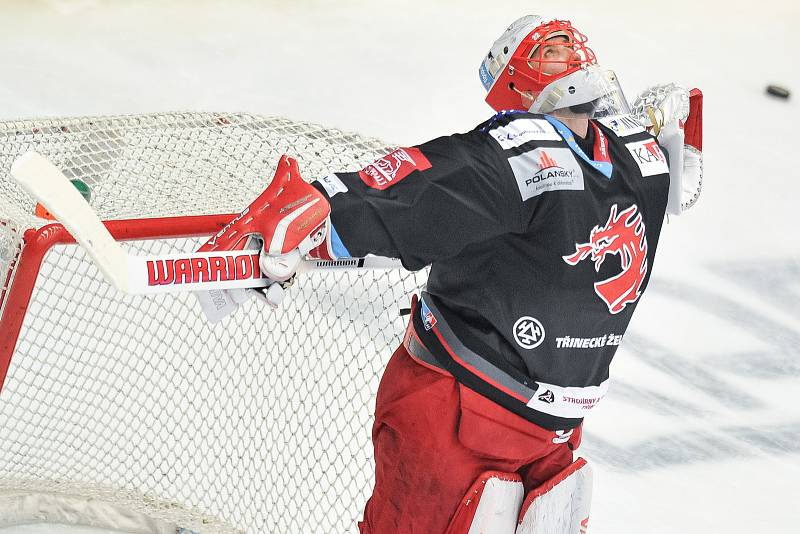 Čtvrtfinále play off hokejové extraligy - 4. zápas: HC Oceláři Třinec - HC Dynamo Pardubice, 21. března 2018 v Třinci. Fanoušci, diváci. Hrubec Šimon.