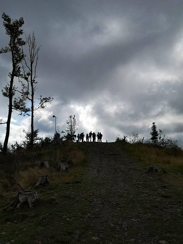 Strážci vrcholu Ondřejník - Ondra a Hanička - oslavili první rok ve výšce 964 m n. m.
